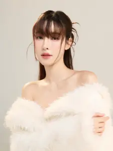 Ploy Preeyaphat 9