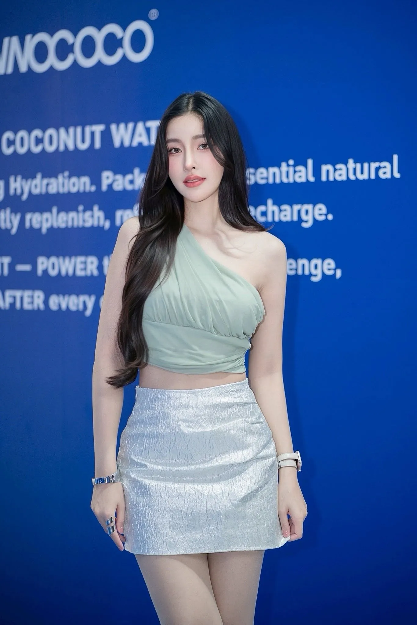 Ploy Preeyaphat เน็ตไอดอล